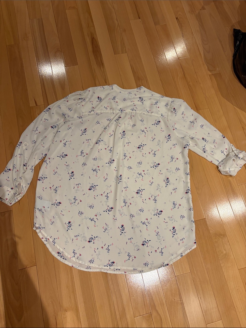 VEUC Women's Penmans Long Sleeve Cream Floral Henley Blouse - size XL - Picture 12 of 16